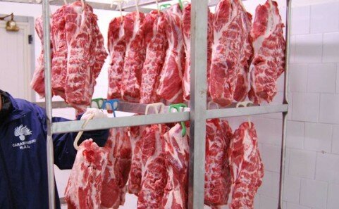 Mano nel tritacarne al secondo giorno di lavoro