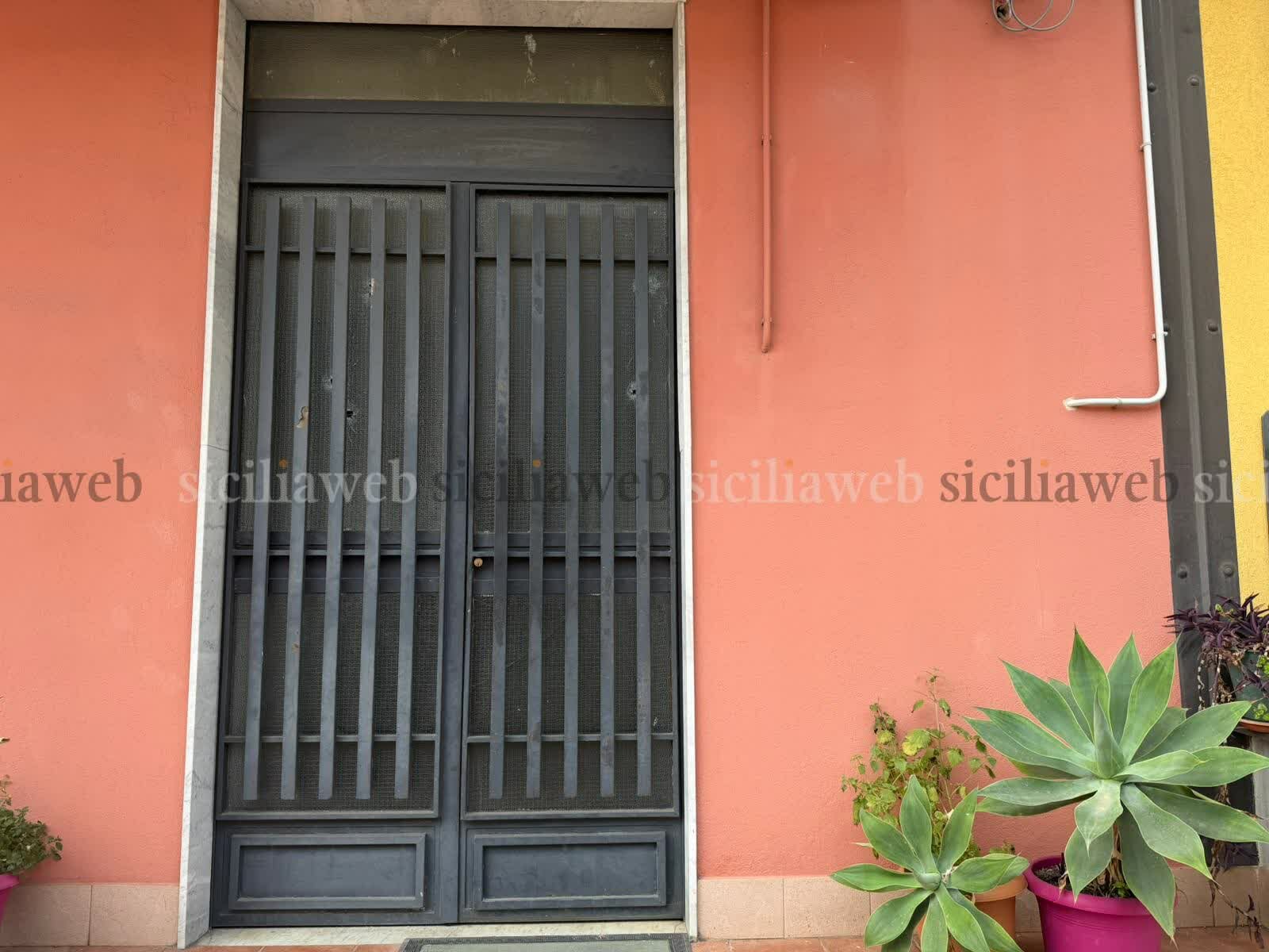 A Catania ancora spari nella notte: casa crivellata da colpi di pistola