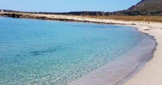 Fa il bagno a Makari, si sente male e muore