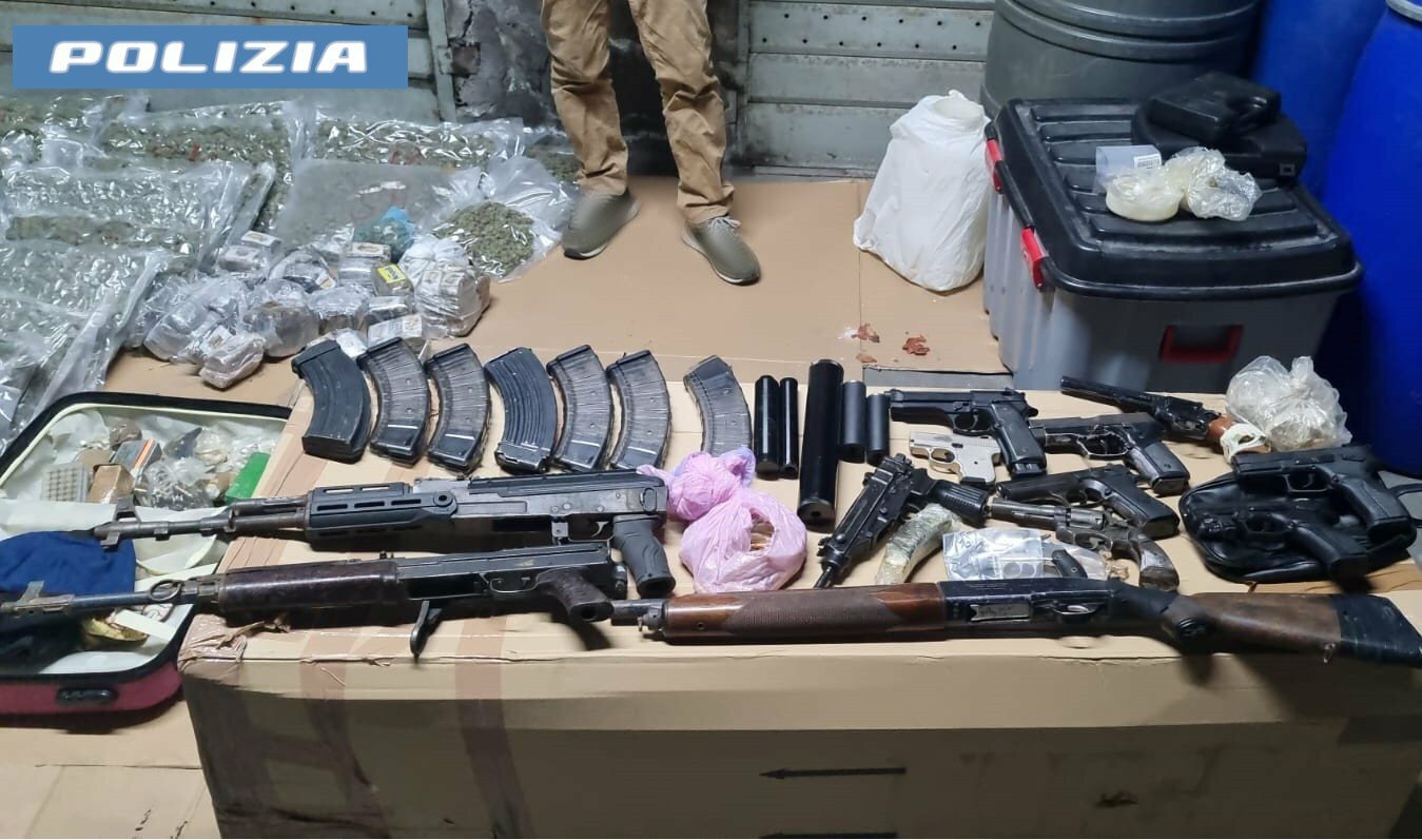 Catania: arsenale e droga nel garage di Picanello