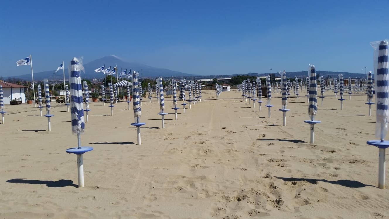 Rubano nelle auto in sosta alla Plaia