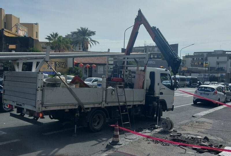 Catania cambia i pali