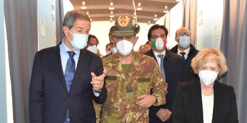 Terza dose ai fragili e visita del generale Figliuolo