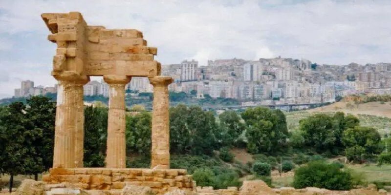 Turista sparito tra i templi: il cadavere nel dirupo