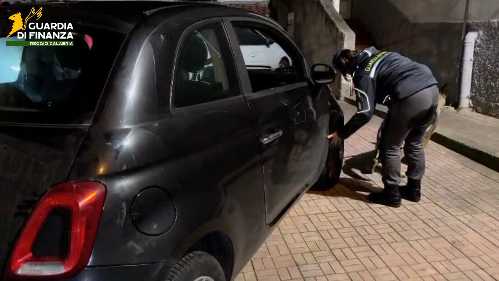 Tentano di imbarcarsi con 4 chili di cocaina