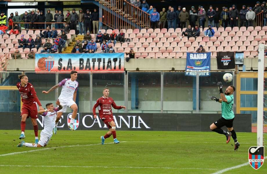 Catania, volo solitario