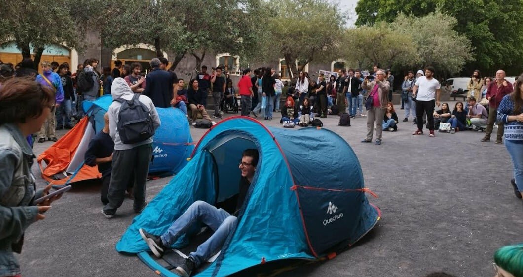 'No al genocidio': studenti catanesi piantano le tende