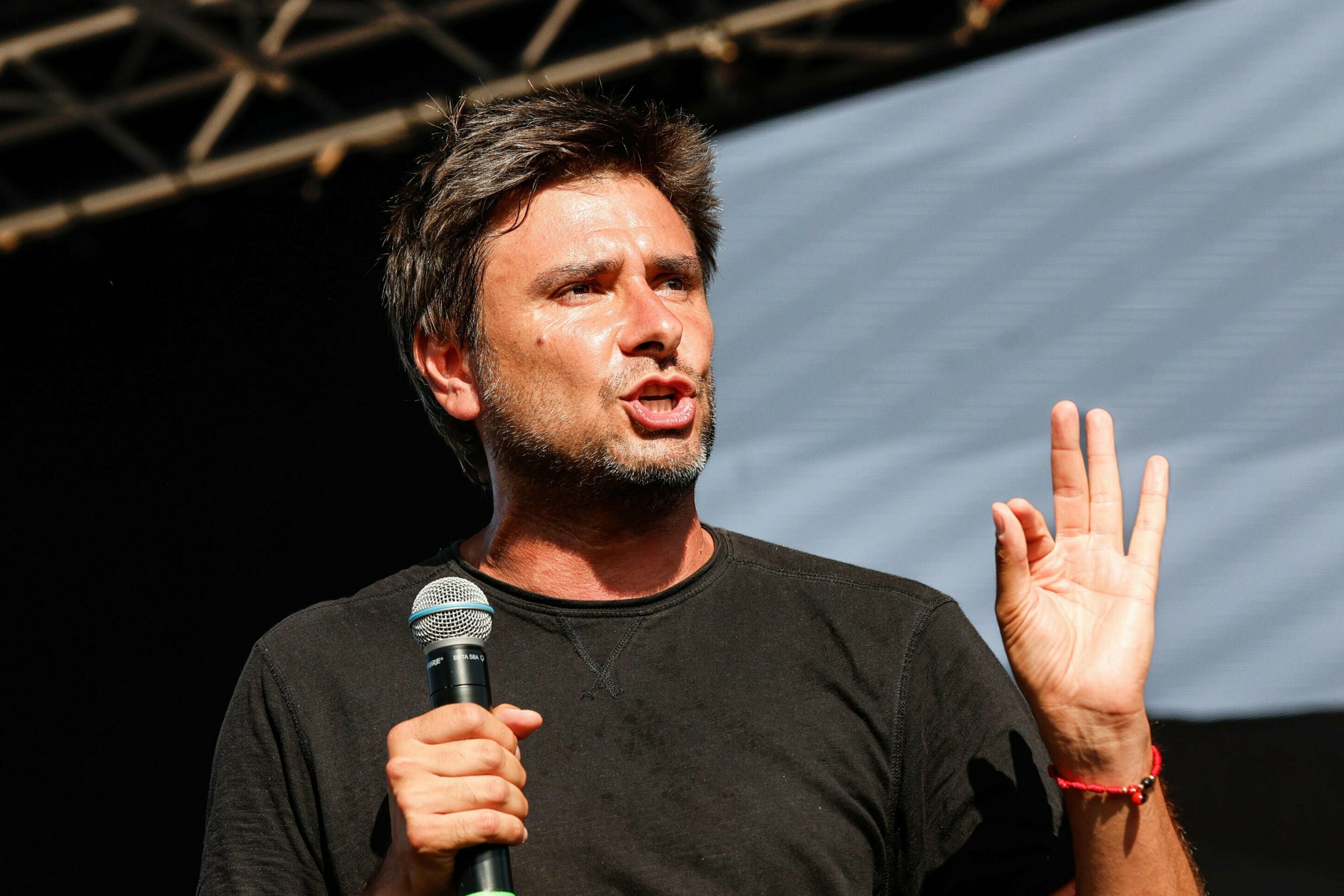 Alessandro Di Battista ricoverato a Cuba in gravi condizioni