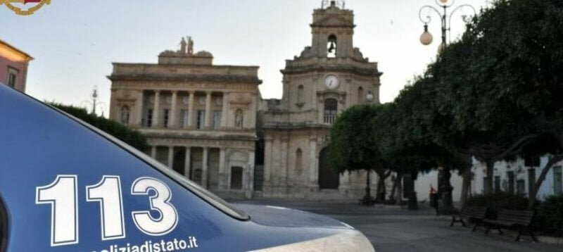 Ancora sangue a Vittoria, ragazzo accoltellato in piazza