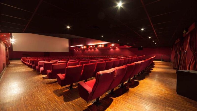 Massacrato al cinema, denunciati 3 giovani