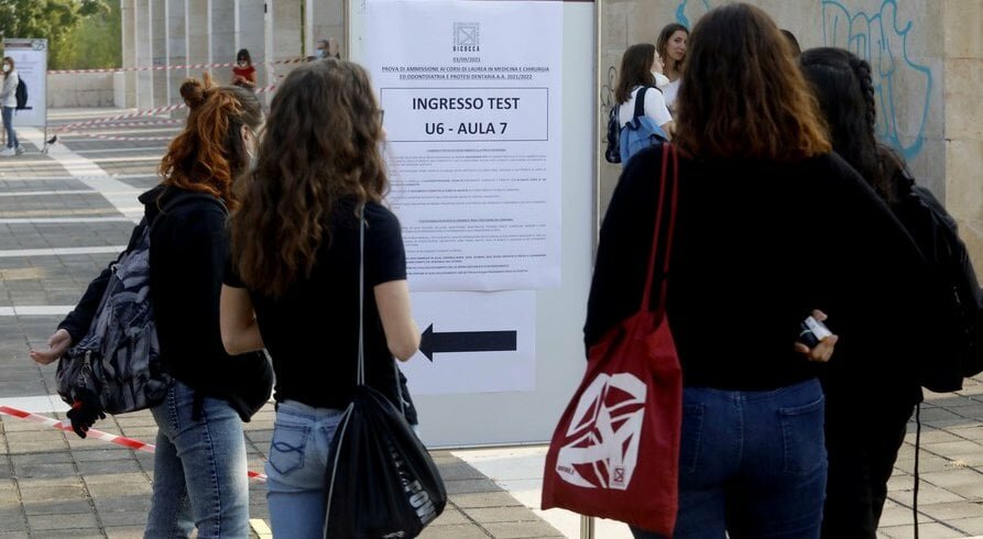Esami a Medicina, valanga di bocciati