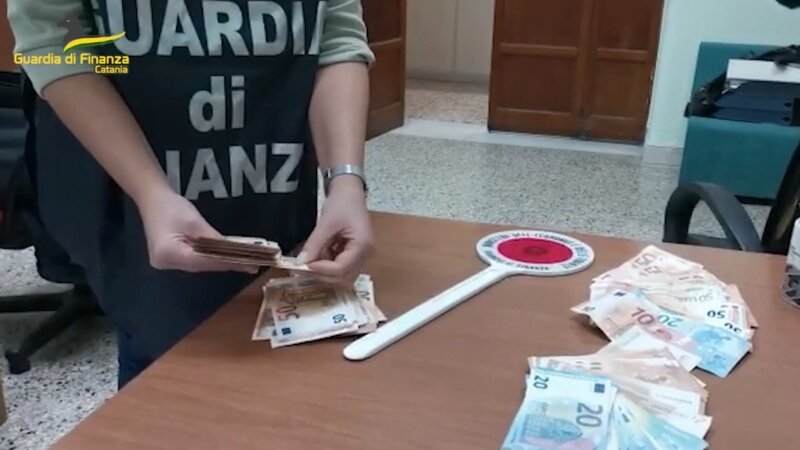 Catania: prestiti a usura, sequestro a commerciante