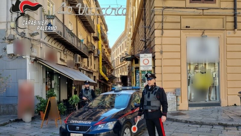 Al mercato della Vucciria frutta, verdura e droga