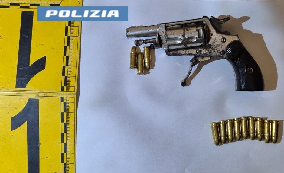 pistola-in-camera-da-letto-e-chili-di-droga-nel-ripostiglio-62enne-catanese-arrestato-dalla-polizia-di-stato-(1).jpeg