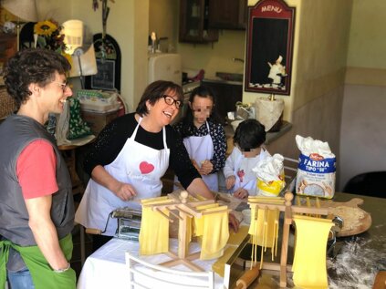 famiglia nonna e pasta_censored (1).jpeg