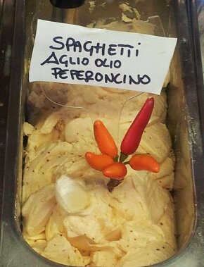 Gelato gourmet spaghetti aglio olio e peperoncino Gelato gourmet spaghetti aglio olio e peperoncino