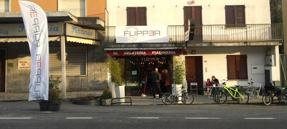 Esterno gelateria prima di ristrutturazione