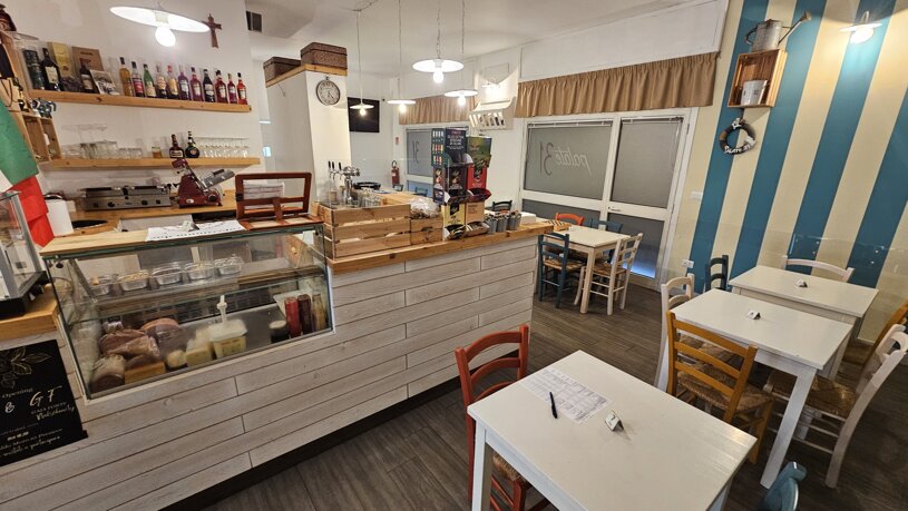 locale cibo tipico