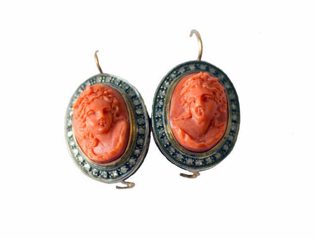 orecchino-corallo-con-diamantini-in-argento-ed-oro-9kt-1-fileminimizer.jpeg