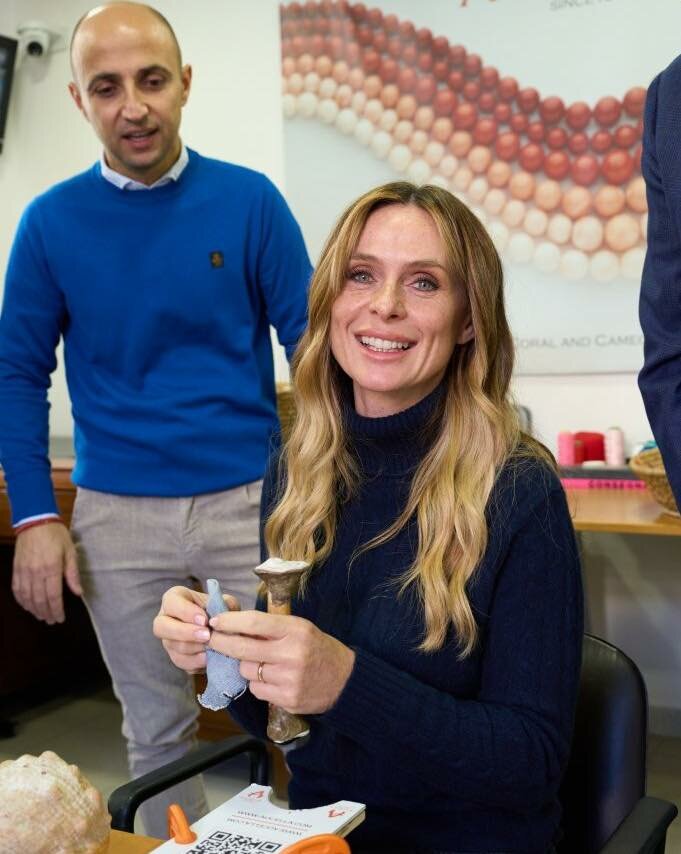 Serena Autieri discovers the art of coral and cameo in Torre del Greco