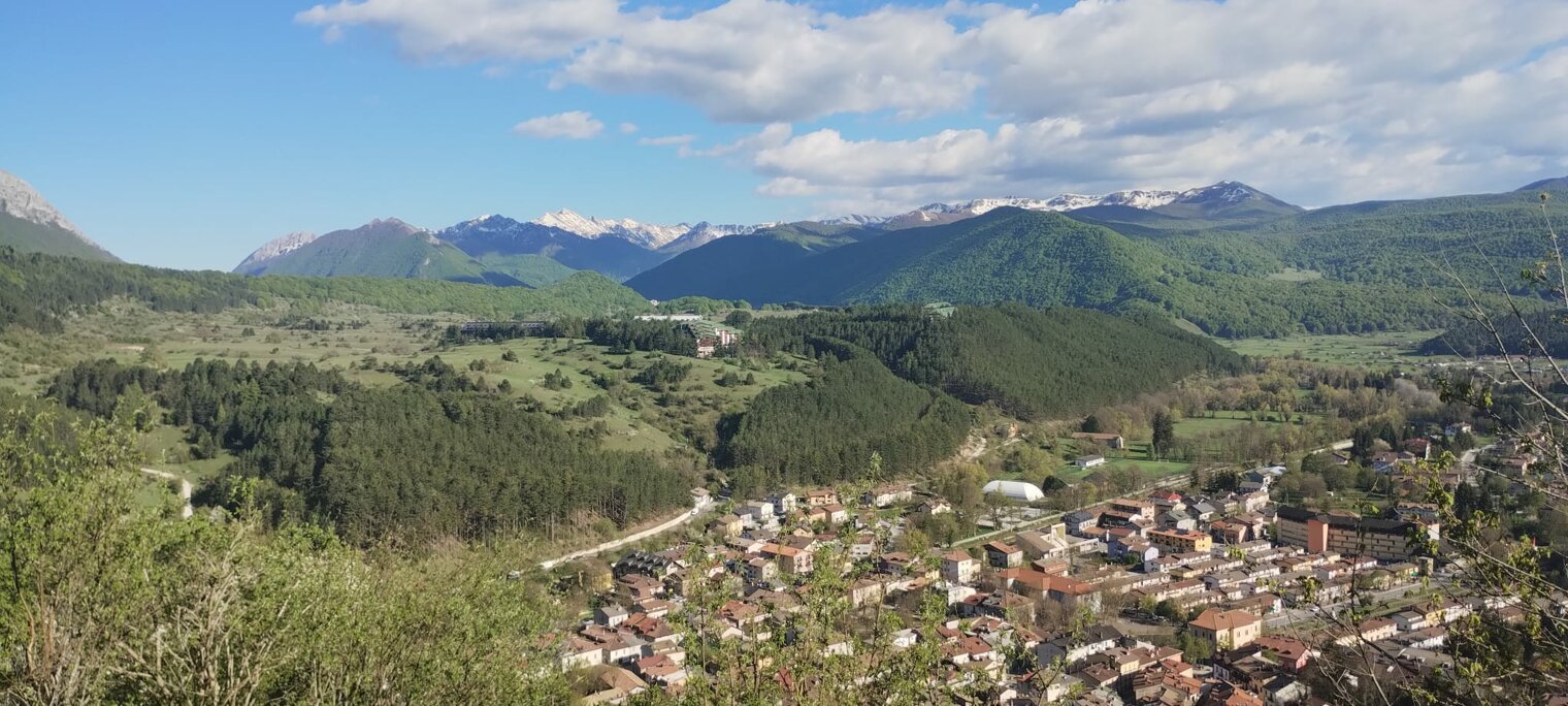 vista di pescasseroli da castel mancino
