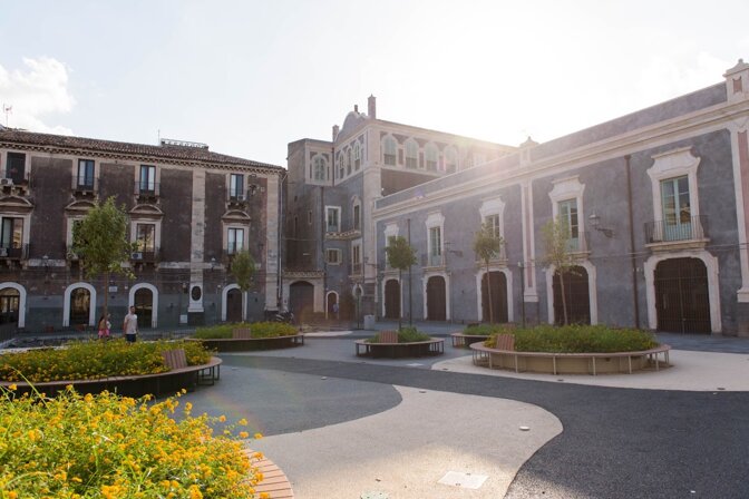 isola catania 1.jpeg