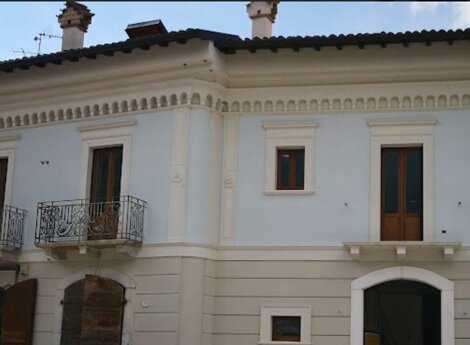 immagine cornicioni con resina apllicata a spruzzo.jpeg immagine cornicioni con resina apllicata a spruzzo.jpeg