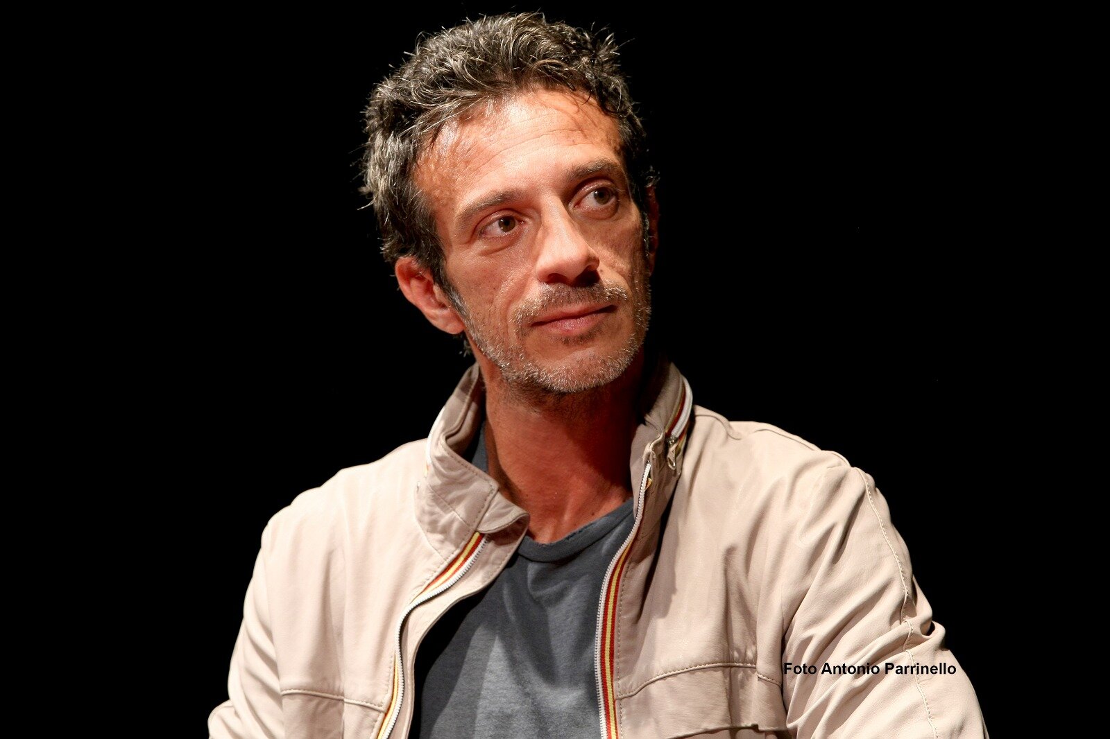 Salvo Ficarra al Teatro Stabile di Catania il 3 novembre: il Golden Ticket svela l’uomo dietro l’artista