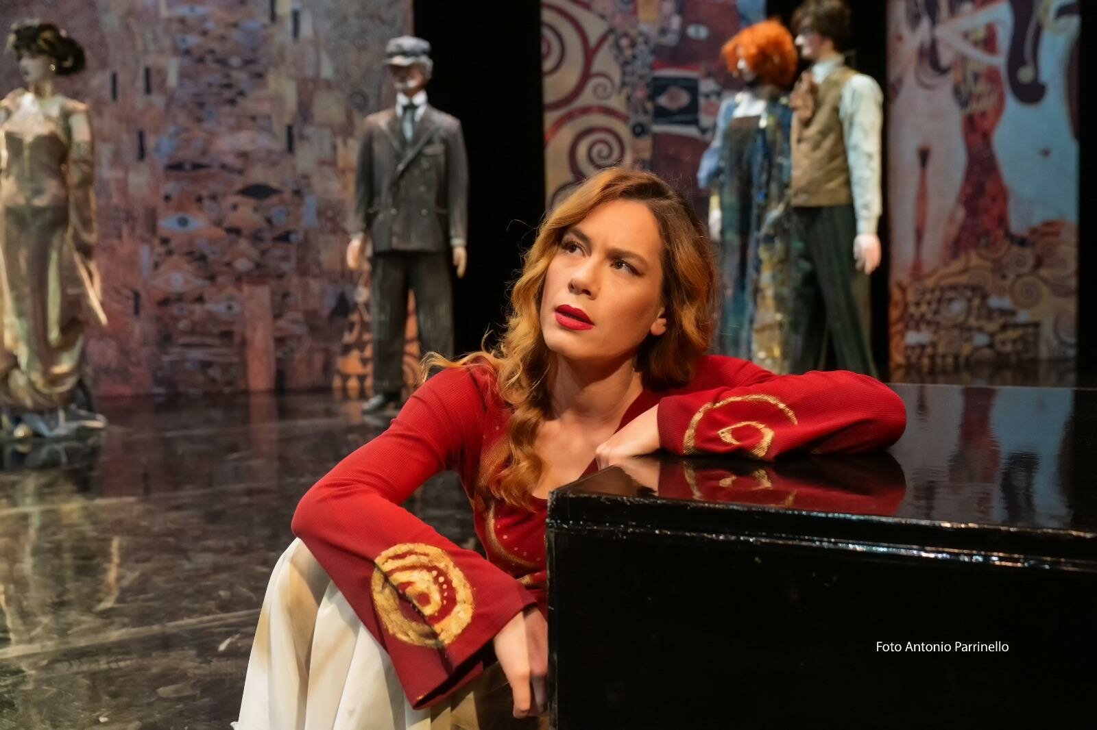 “La signorina Else” di Arthur Schnitzler allo Stabile di Catania: la talentuosa Lucia Lavia diretta da Henning Brockhaus, dal oggi al 19 aprile al Teatro Verga