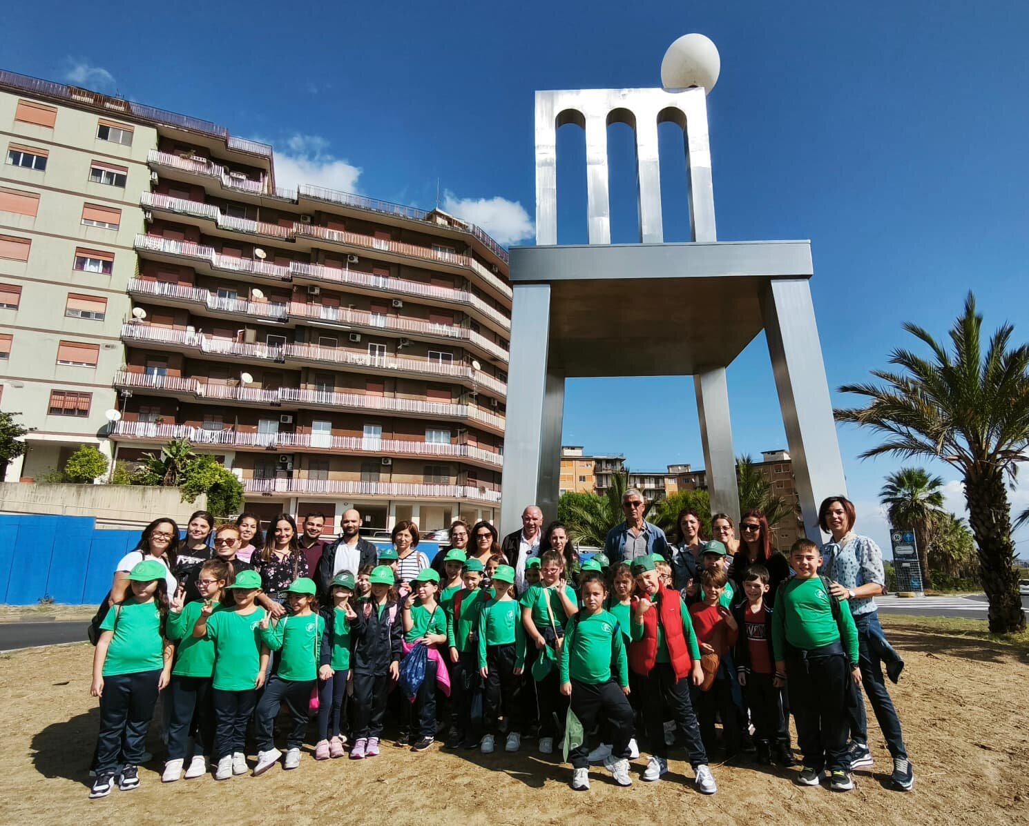 Oggi si inaugura a Librino “La Porta dei Sogni”: l’arte di Antonio Presti dà voce a tremila bambini e madri