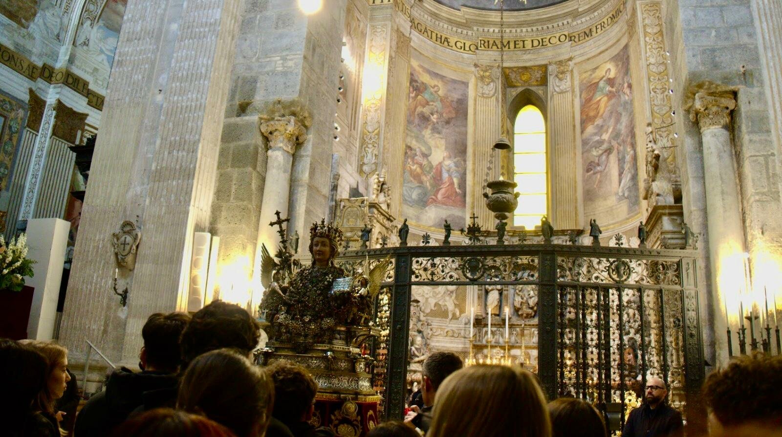 Sant’Agata, l’abbraccio di 5mila studenti e l’Ottava dedicata agli ammalati: la città chiude le celebrazioni nel segno della fede e della fragilità Sant’Agata, l’abbraccio di 5mila studenti e l’Ottava dedicata agli ammalati: la città chiude le celebrazioni nel segno della fede e della fragilità