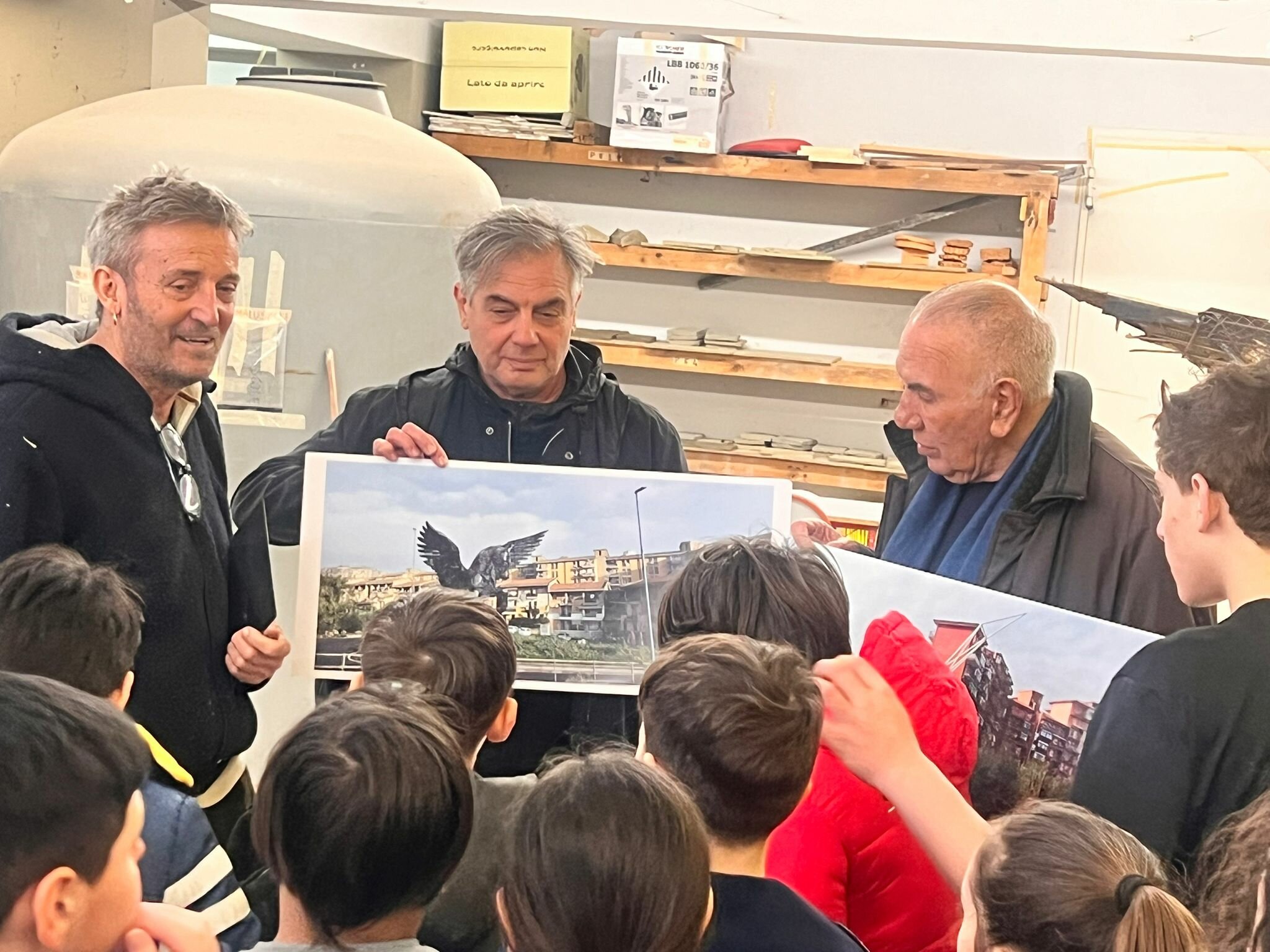 A Librino, continuano i lavori per completare il cavallo Pegaso: prende forma l’opera di Antonello Bonanno Conti nel museo a cielo aperto MAGMA