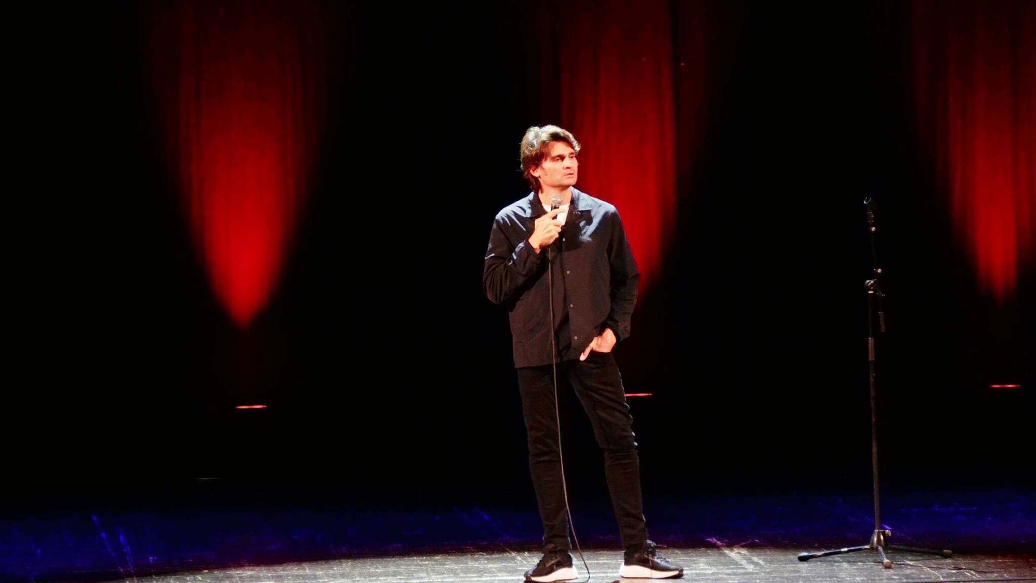 Angelo Duro conquista Catania: due date sold out al Teatro Metropolitan tra risate, provocazioni e riflessioni