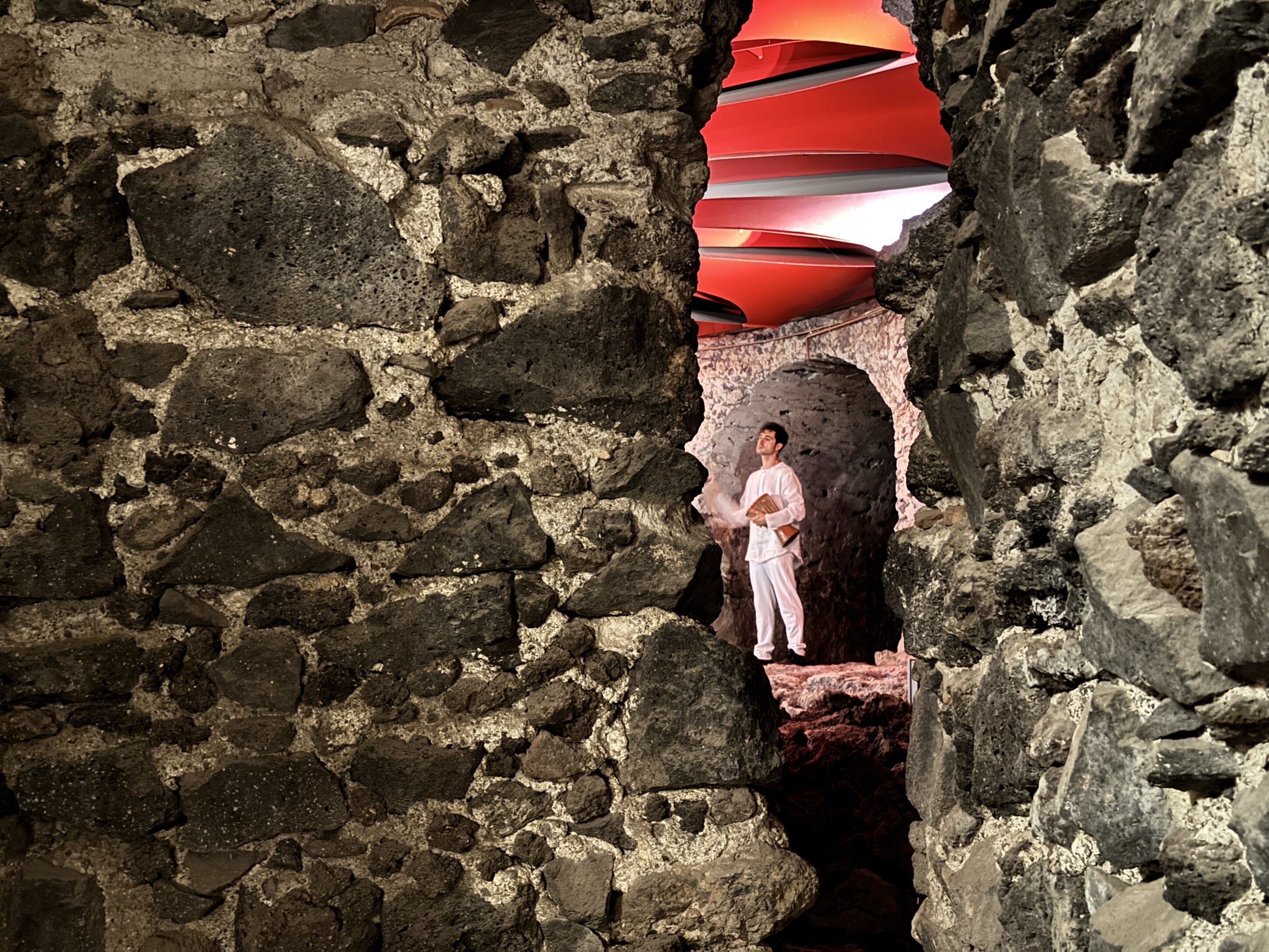 Ulisse all’inferno al Monastero dei Benedettini di Catania: tre serate immersive tra mito, lava e teatro itinerante