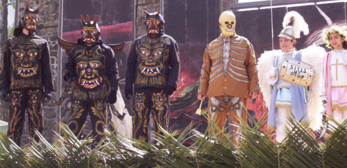 Adrano, la “Diavolata” di Pasqua: il teatro sacro che racconta la vittoria del bene sul male