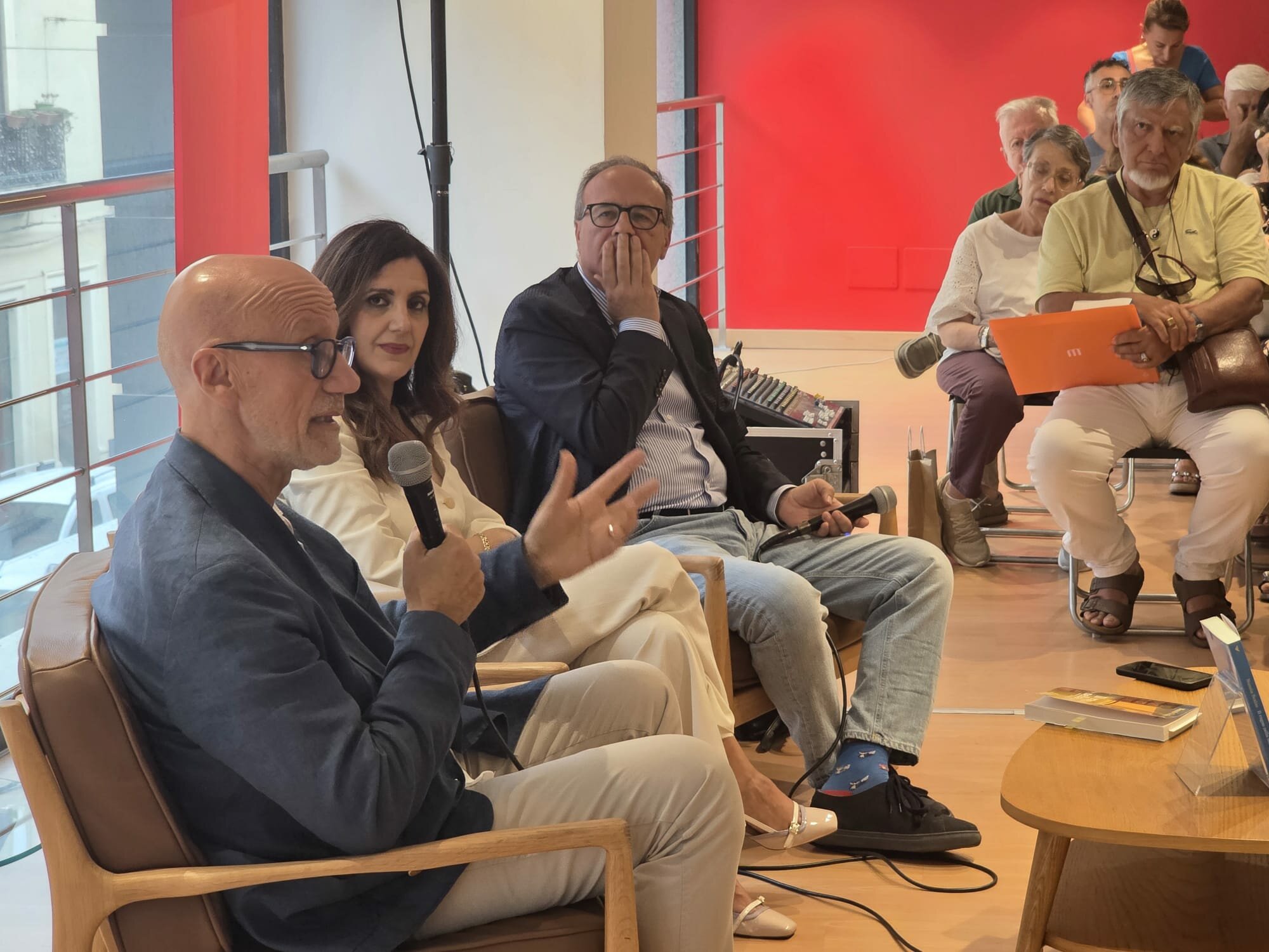 Un intreccio di anime e inchiostro: la nuova sfida letteraria di Nunzia Scalzo alla Feltrinelli