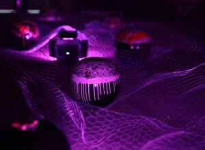 eyJmciI6Ik9iamV0IGFydGlzdGlxdWUgc291cyBsdW1pJiN4RTg7cmUgdmlvbGV0dGUgYXZlYyBmaWxldCJ9