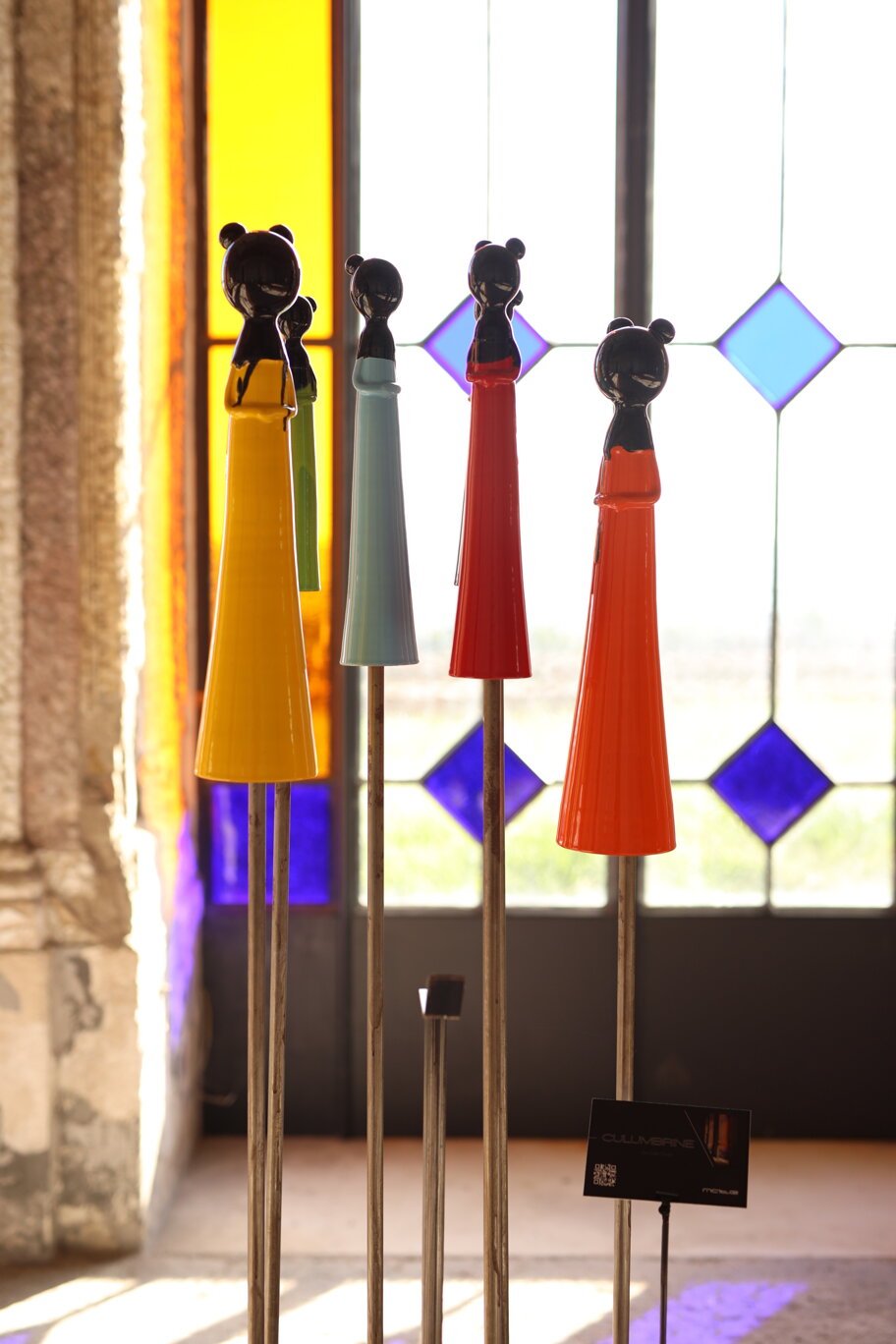 eyJmciI6IlNjdWxwdHVyZXMgY29sb3ImI3hFOTtlcyBldCBtb2Rlcm5lcyBlbiBhcmdpbGUgZGFucyB1biBhdGVsaWVyIGQmI3gyNzthcnQgYXZlYyBkJiN4RTk7Y29yYXRpb25zIHZpdHImI3hFOTtlcy4ifQ==