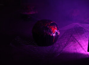 eyJmciI6IlNjdWxwdHVyZSBzcGgmI3hFOTtyaXF1ZSBhdmVjIGRlcyBjb3VsZXVycyByb3VnZSBldCB2aW9sZXQgbHVtaW5ldXNlcyJ9