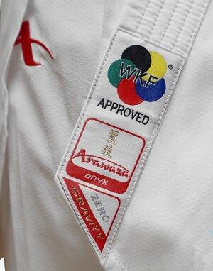 karategi-arawaza-kumite-onyx-zero-gravity-wkf