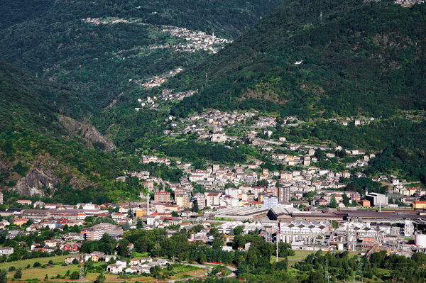 villadossola-panoramica-sul-paese-e-sulle-sue-frazioni-ph.-paolo-pirocchi.jpeg