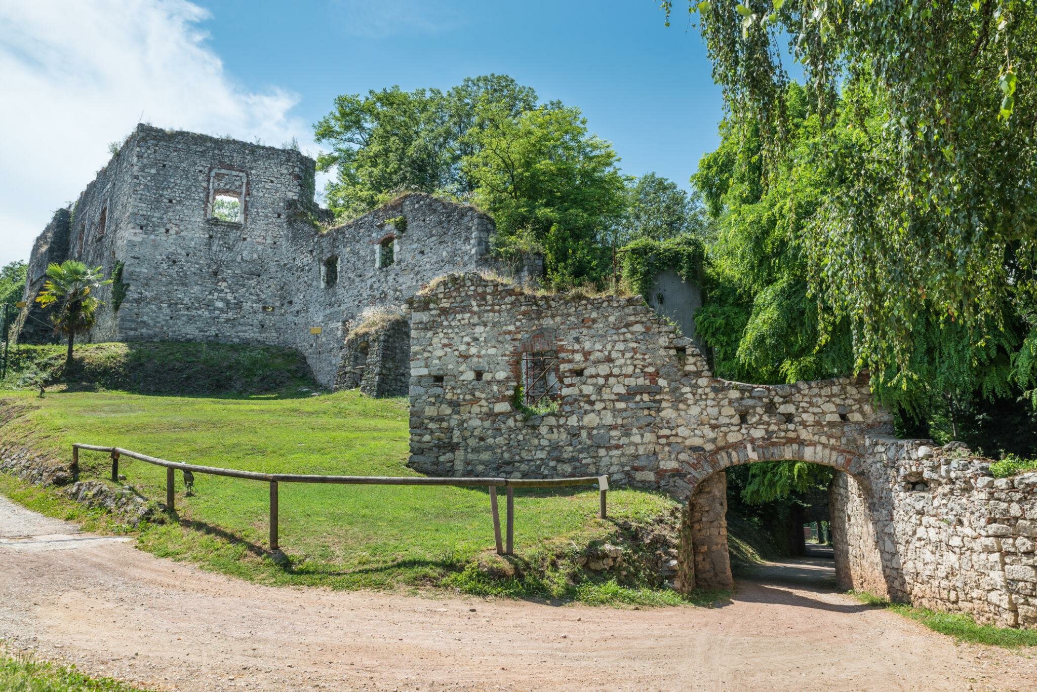 Parco Rocca Borromea Parco Rocca Borromea
