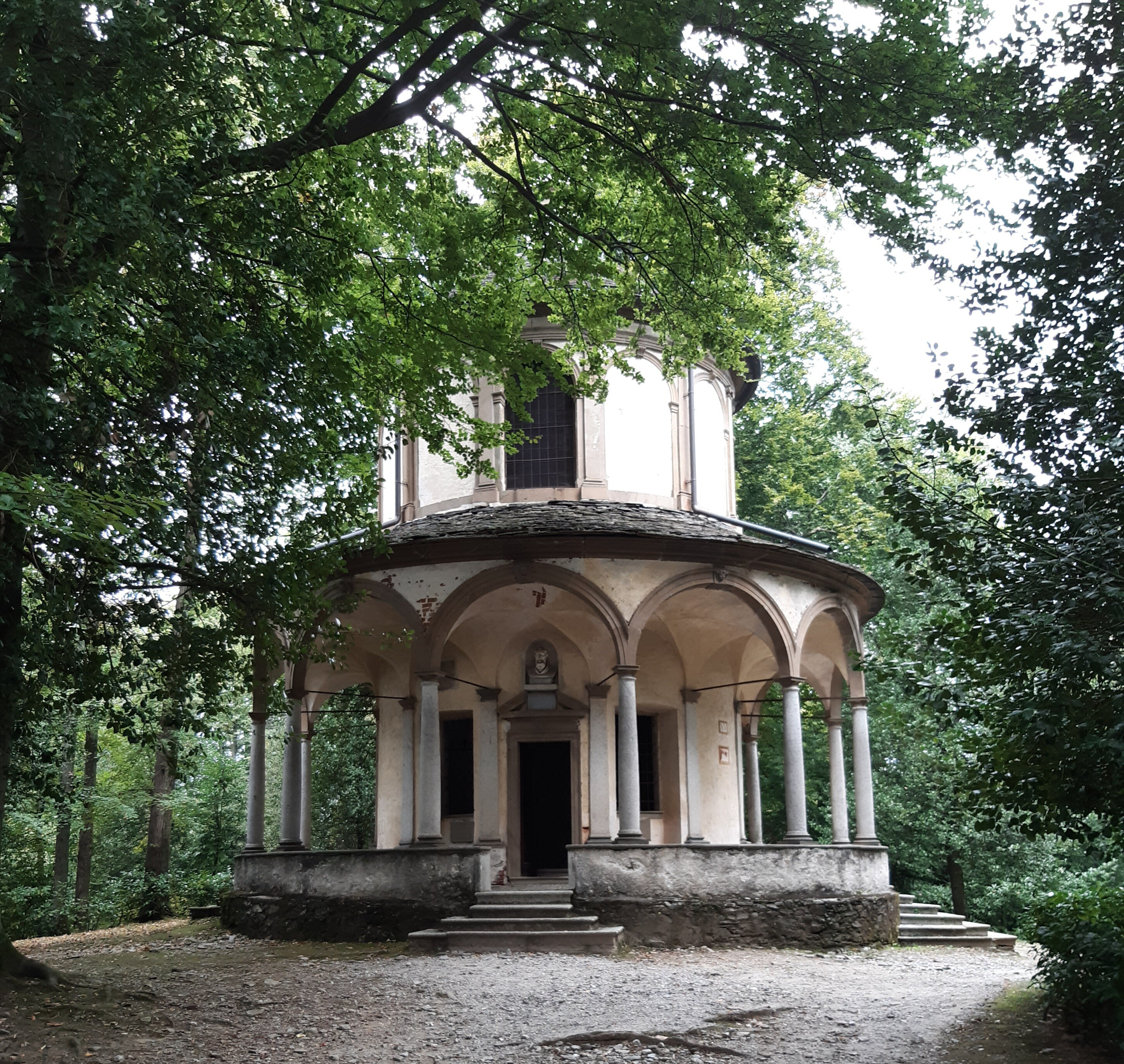 Sacro Monte di Orta: un luogo dove arte, natura e spiritualità si incontrano Sacro Monte di Orta: un luogo dove arte, natura e spiritualità si incontrano