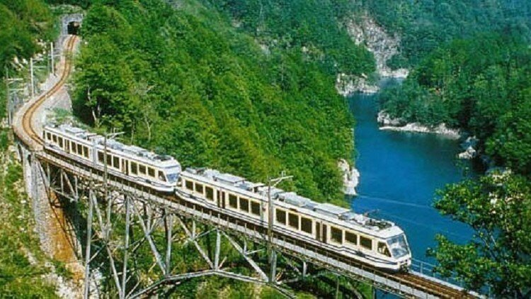 Treno delle Centovalli: un viaggio spettacolare tra Italia e Svizzera