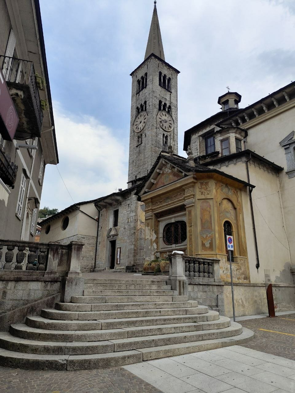 Collegiata di Sant’Ambrogio a Omegna: storia e tesori Collegiata di Sant’Ambrogio a Omegna: storia e tesori