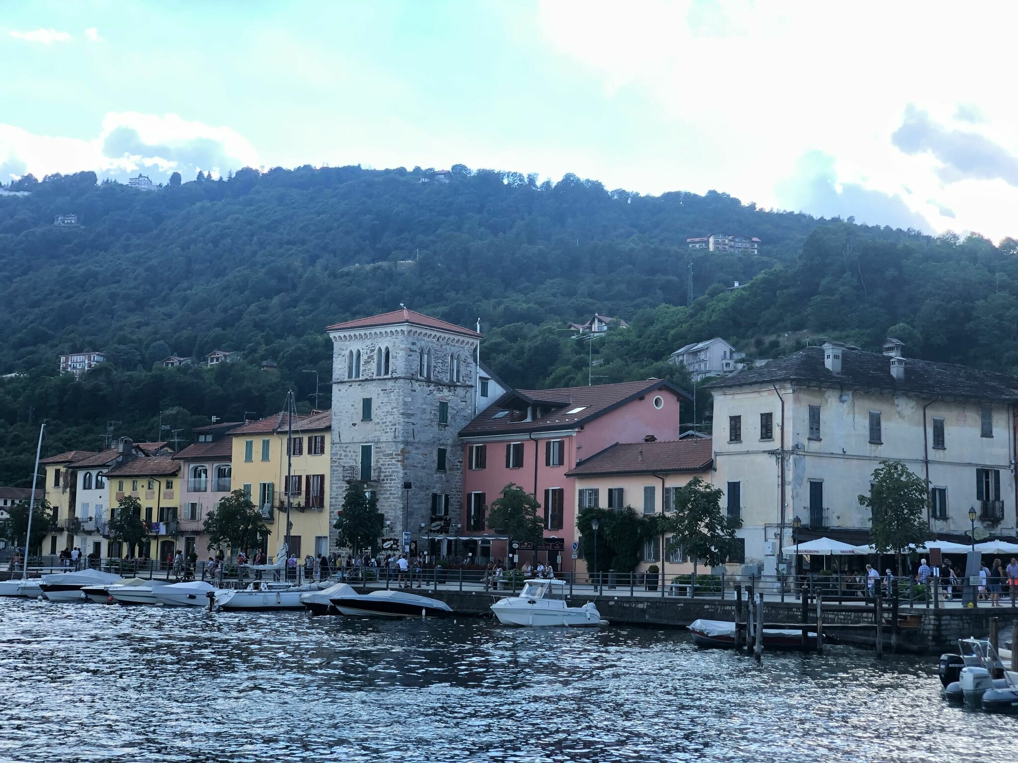 Pella, il borgo silenzioso di fronte a Orta San Giulio