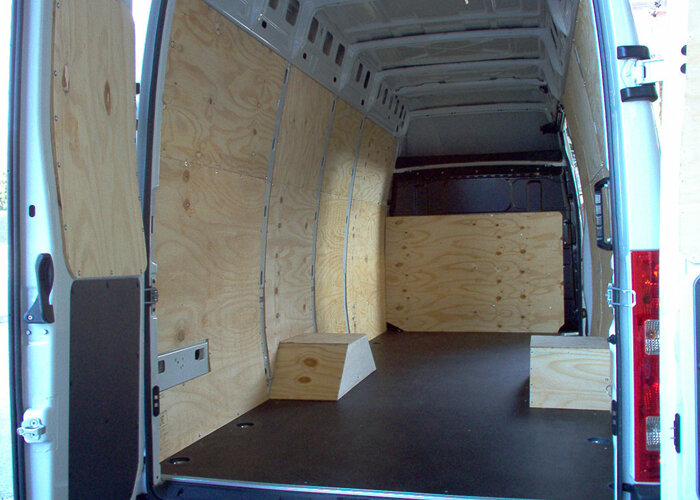 furgone rivestito in legno