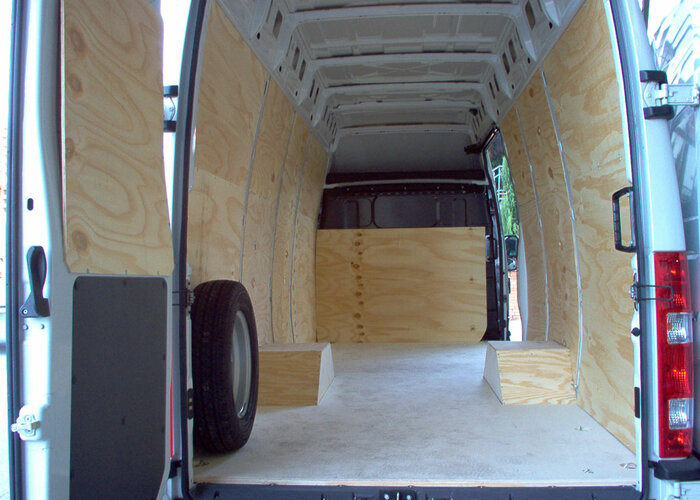 furgone rivestito in legno