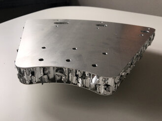 Pannello in alveolare di alluminio con pelli in acciaio