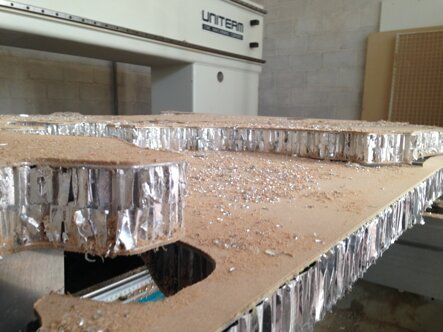 lavorazione pannelli in alveolare alluminio 